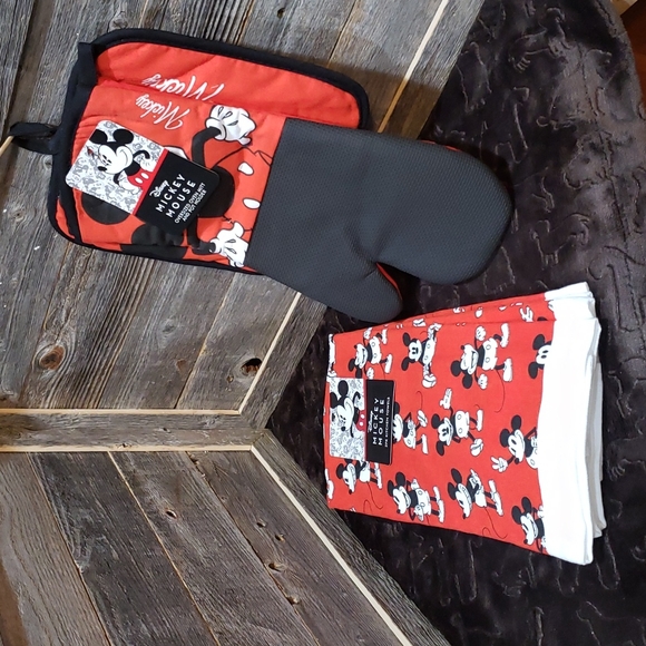 Disney Kitchen 4 Pc Mickey Mouse Kitchen Towel Set Nwt Poshmark